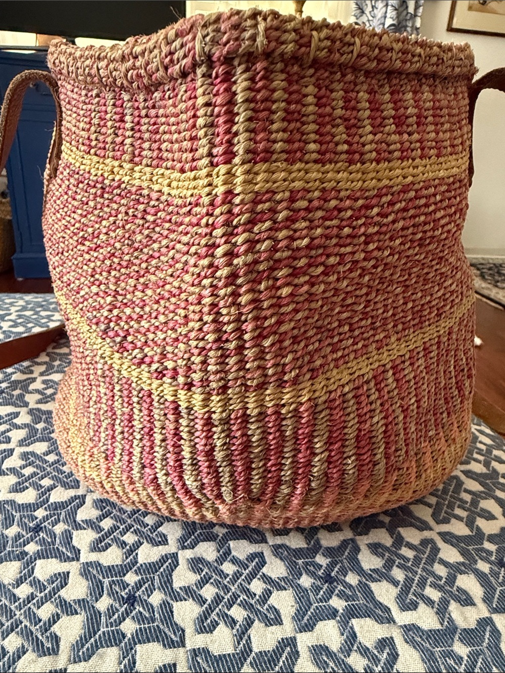 Vintage Handwoven Sisal Market Tote Pink Natural Leather Handles Boho Basket Bag - Picture 2 of 11